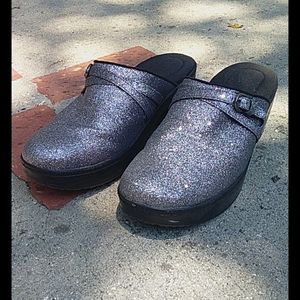 ATTRACTIVE Silver glitt. sm. Heel FOR RN/Heathcare